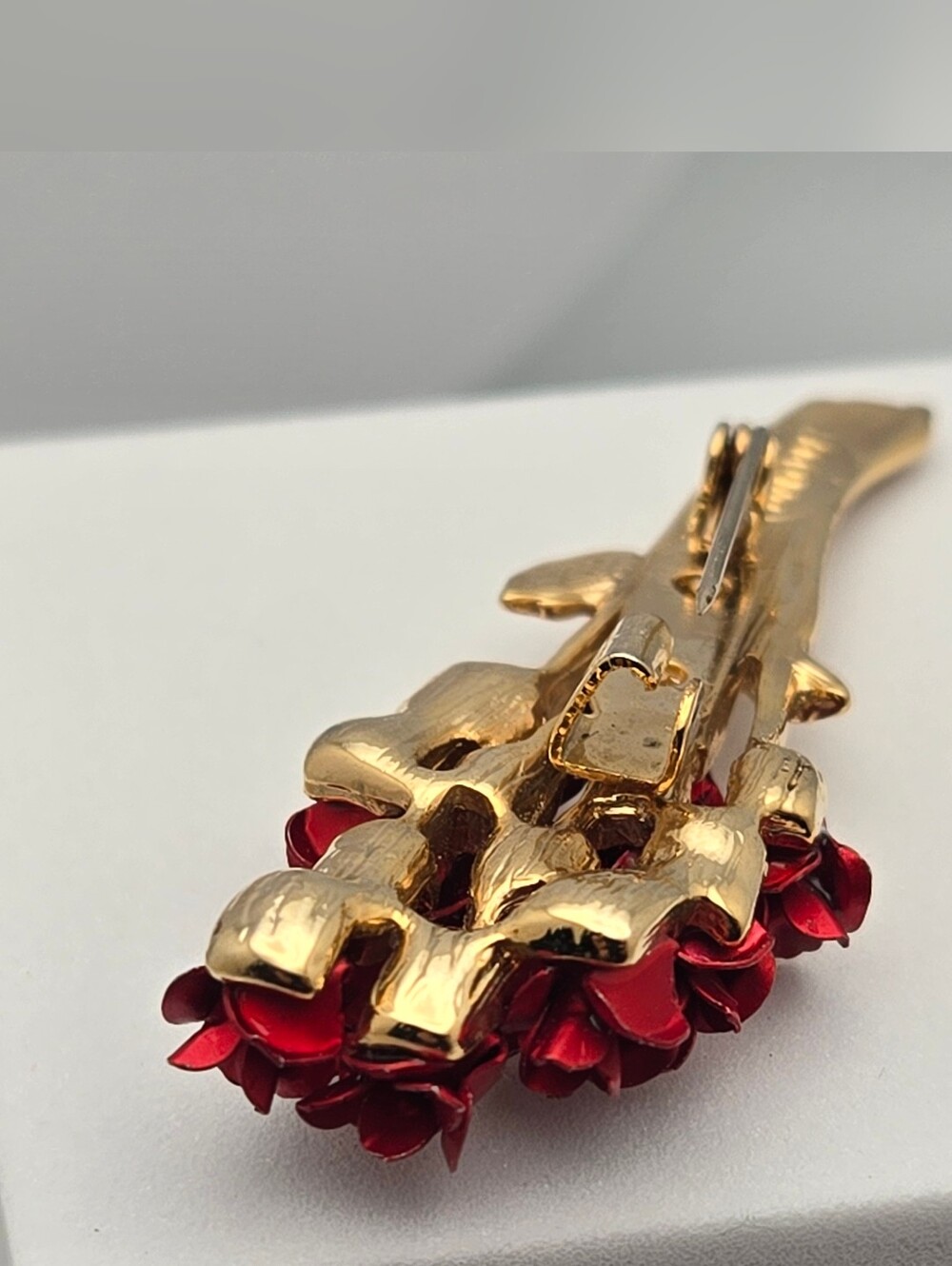 Vintage David Monn DM 97 Gold Tone Red Enamel Rose Bouquet Brooch Pin 2” - Picture 8 of 9
